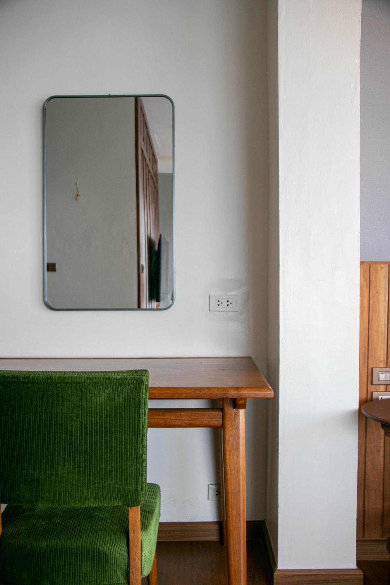 Lamphu Tree House Boutique Hotel Банкок Екстериор снимка