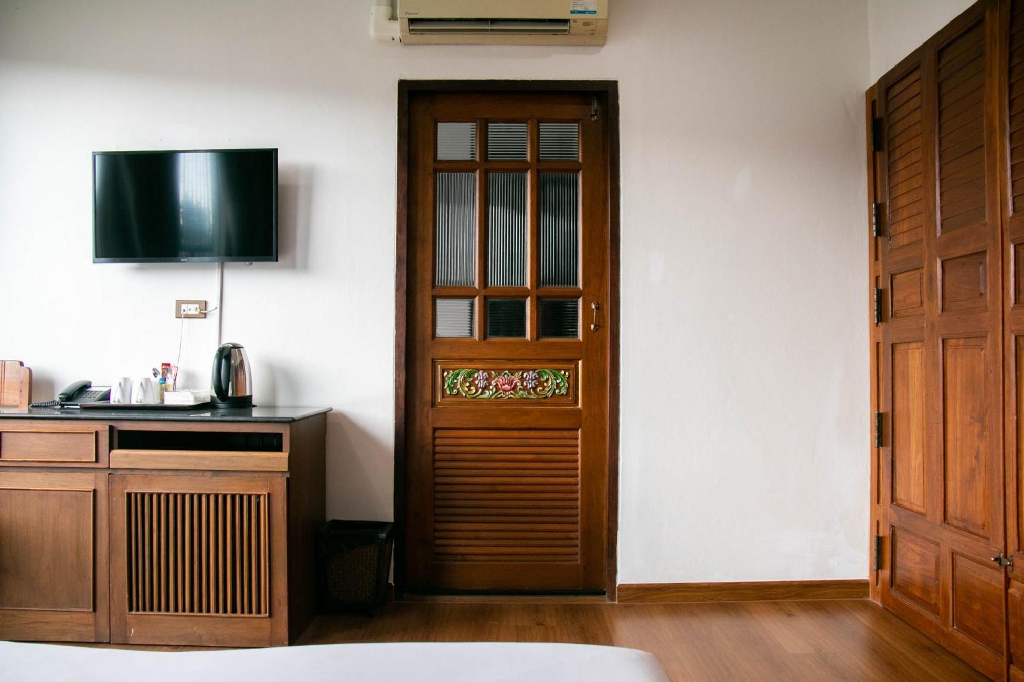 Lamphu Tree House Boutique Hotel Банкок Екстериор снимка