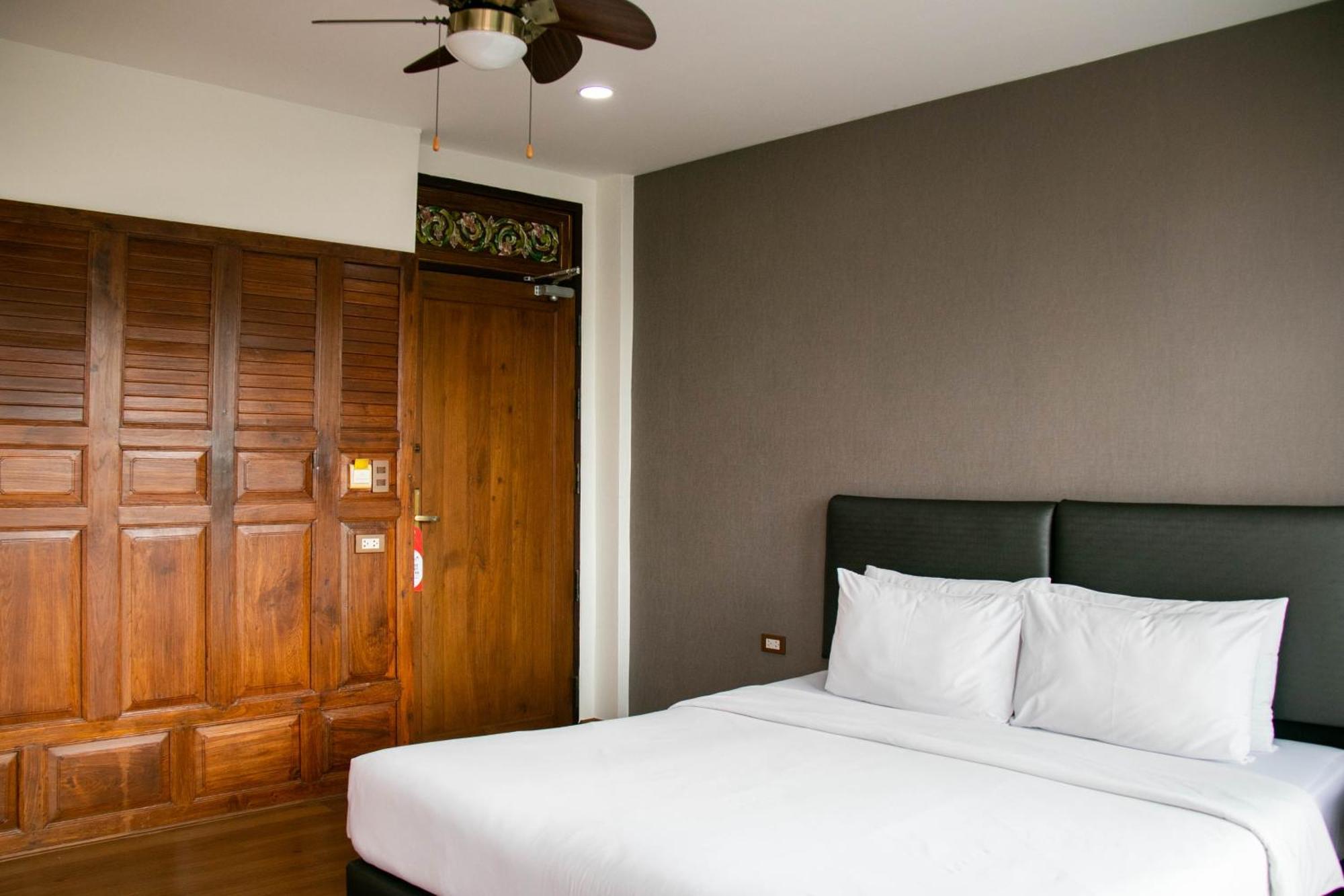Lamphu Tree House Boutique Hotel Банкок Екстериор снимка