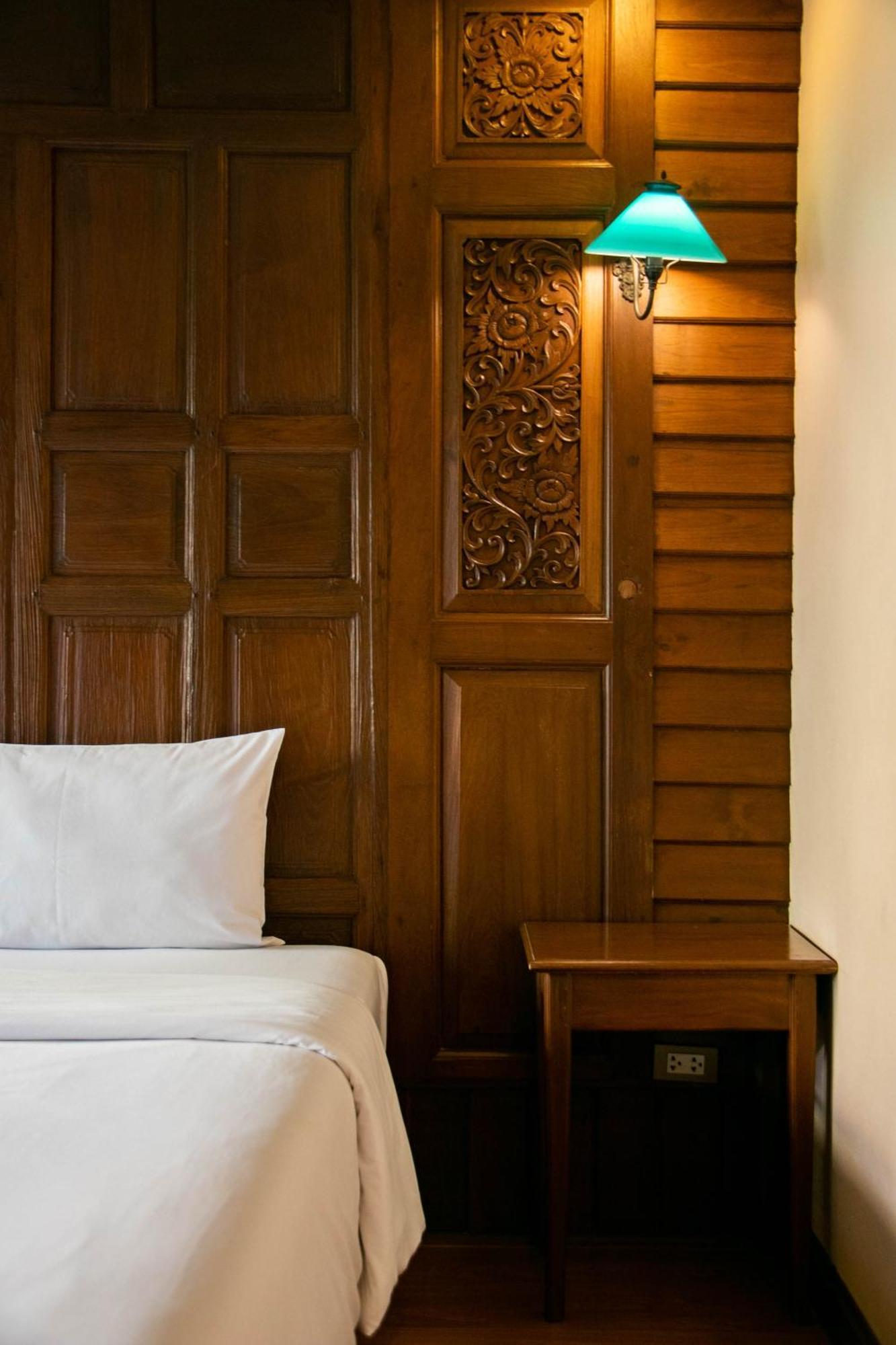 Lamphu Tree House Boutique Hotel Банкок Екстериор снимка