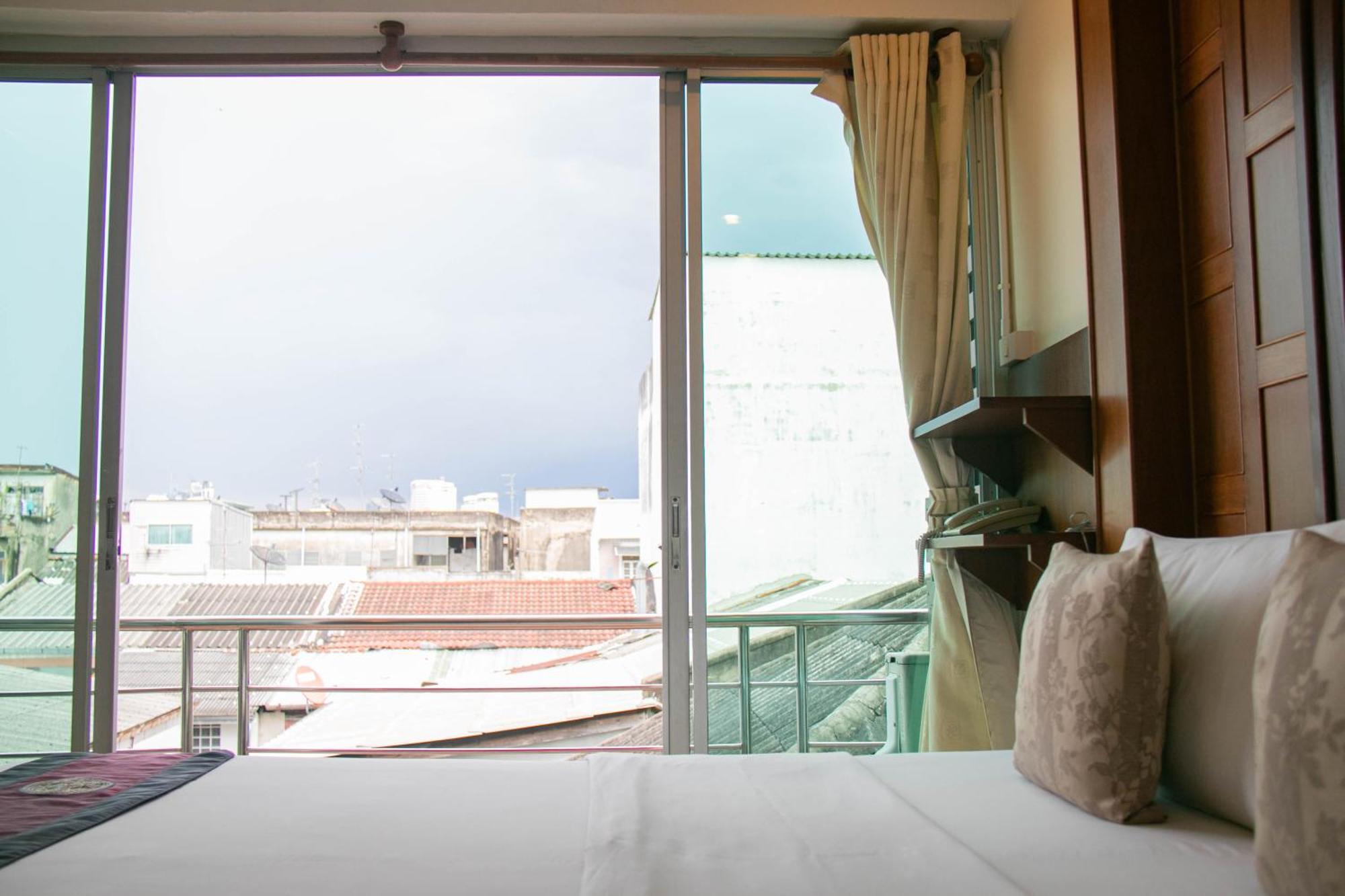 Lamphu Tree House Boutique Hotel Банкок Стая снимка