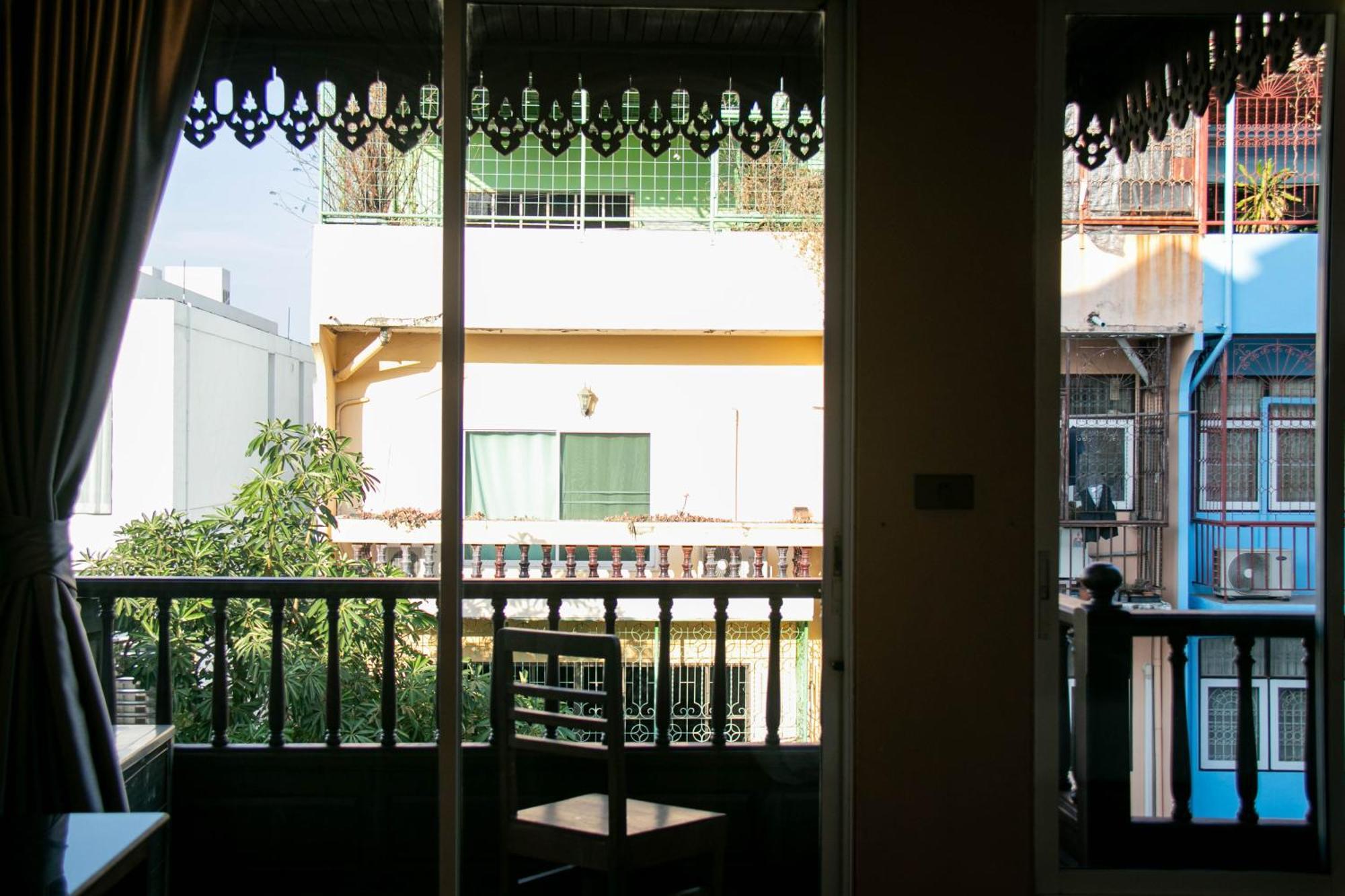 Lamphu Tree House Boutique Hotel Банкок Стая снимка