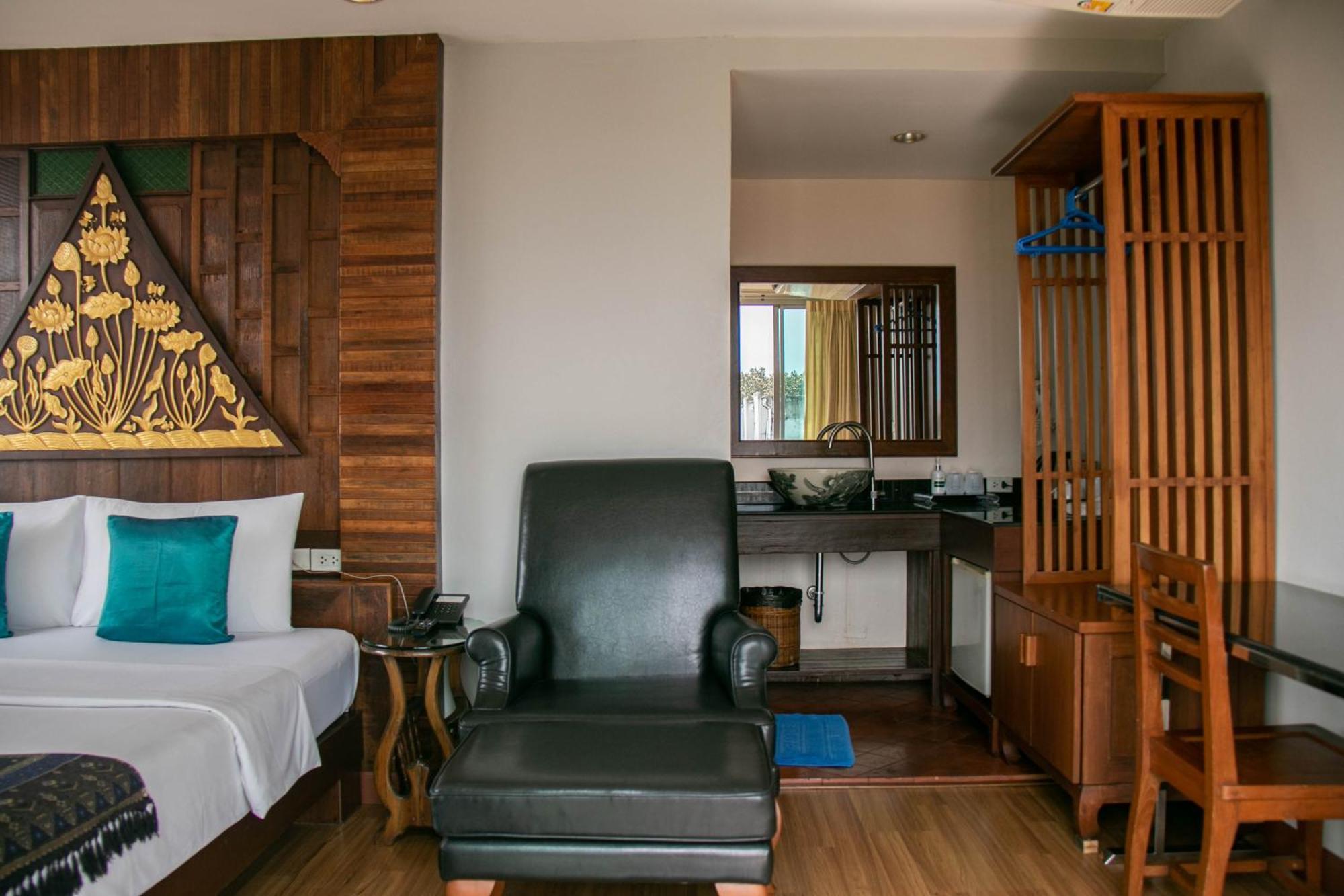 Lamphu Tree House Boutique Hotel Банкок Стая снимка